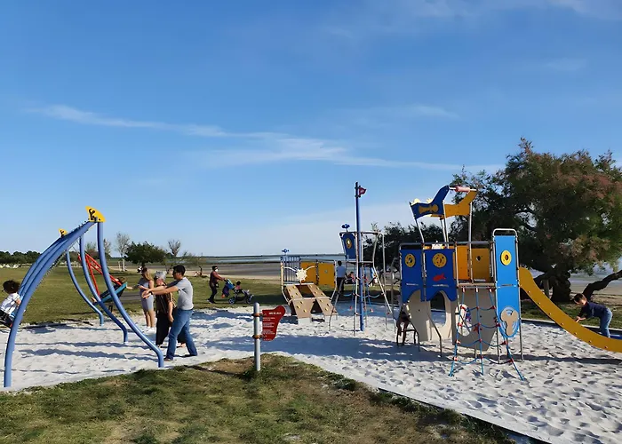 Holiday home Maison O'5 Avec Terrasse Lanton